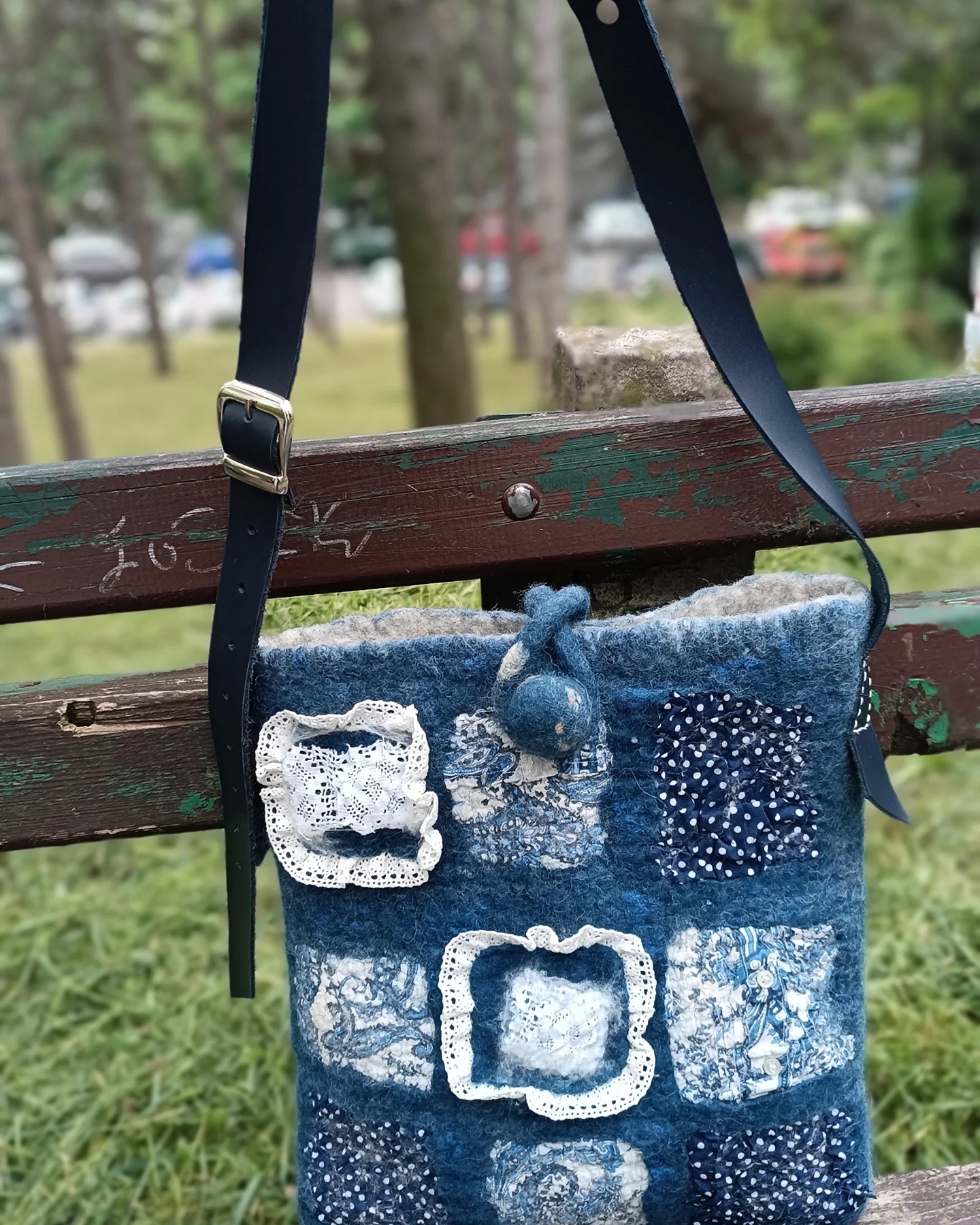 Woolkica filc torba — indigo sa čipkom
